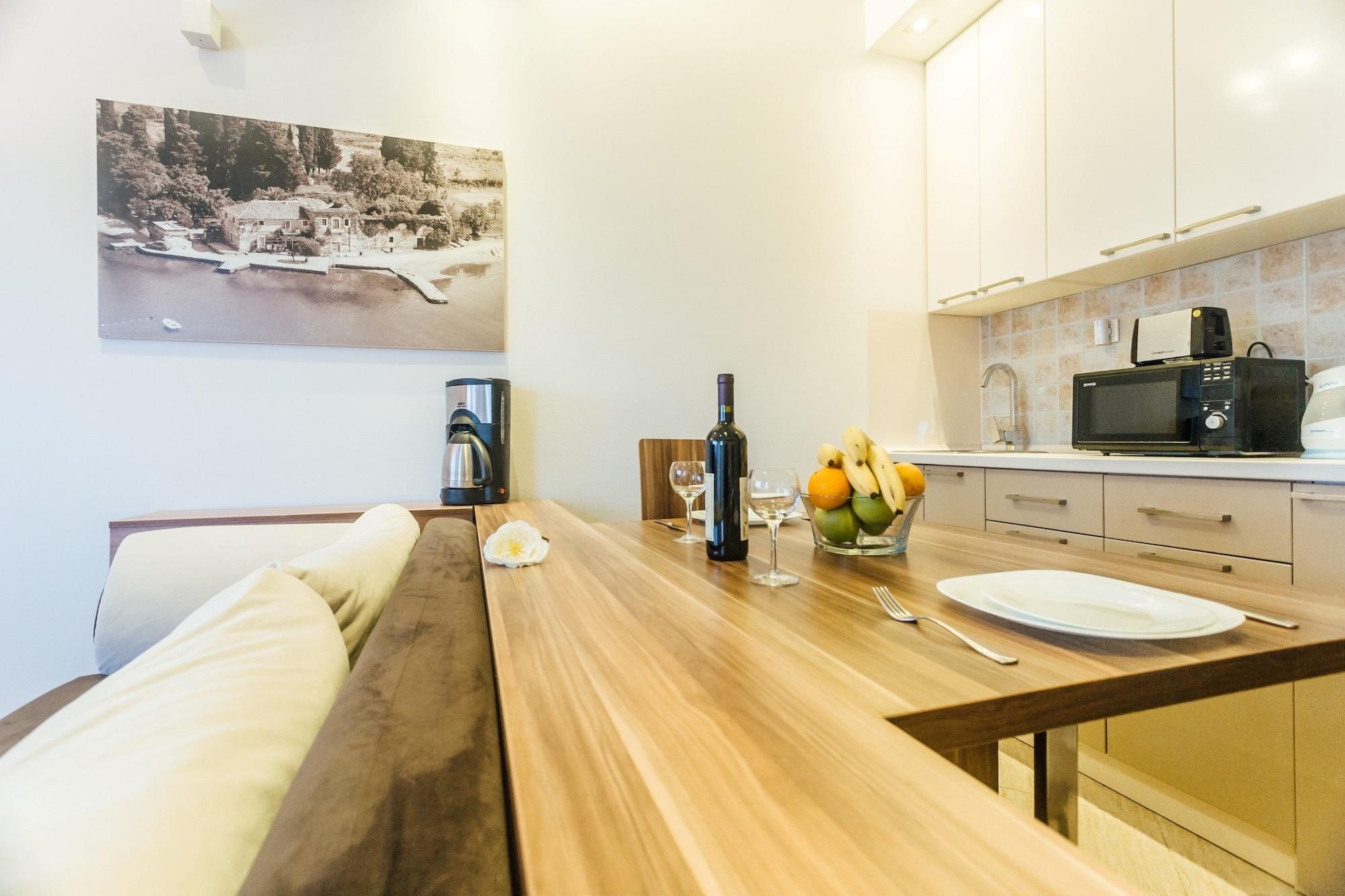 Apartments Monet Tivat Bagian luar foto