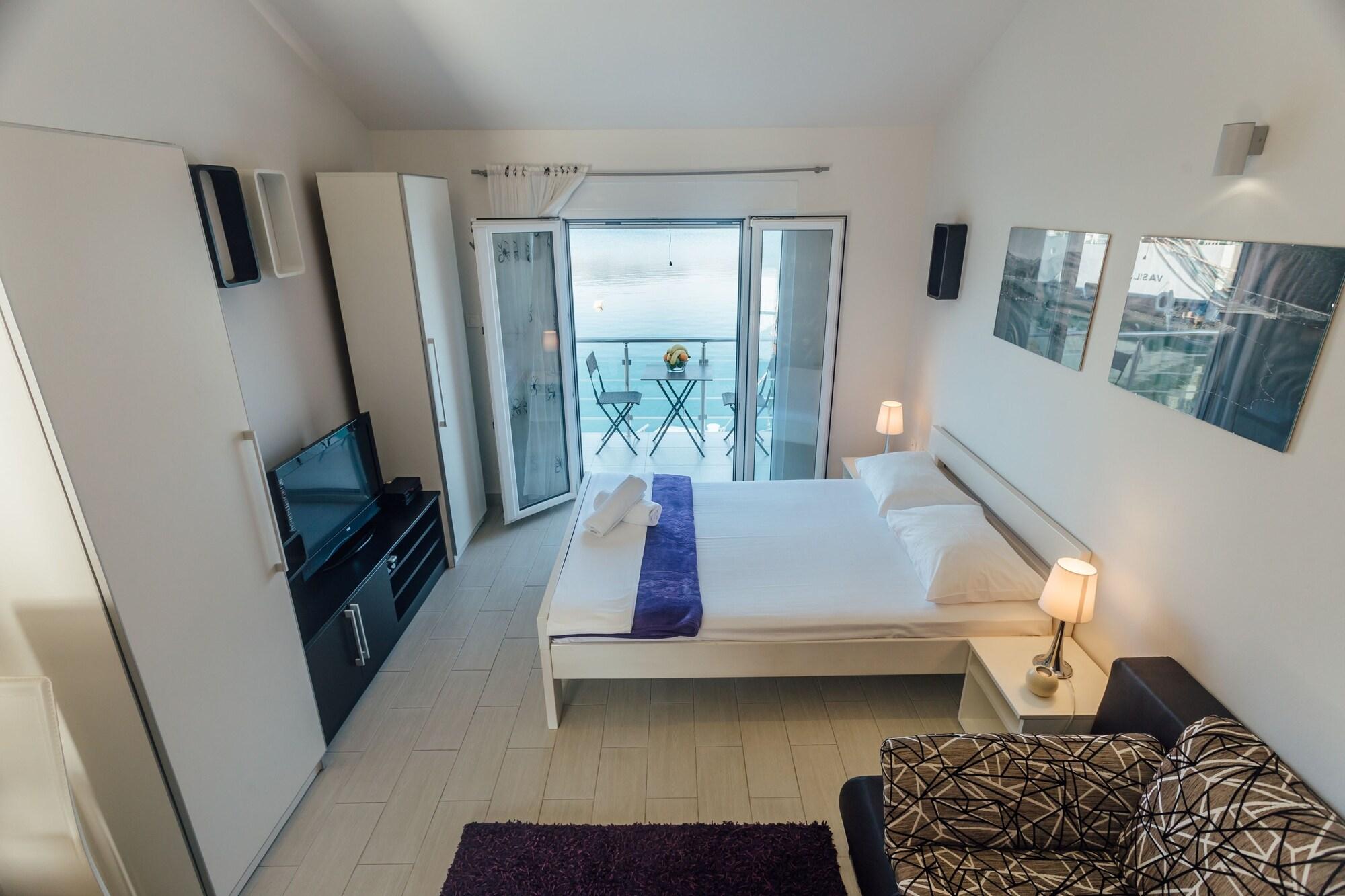 Apartments Monet Tivat Bagian luar foto
