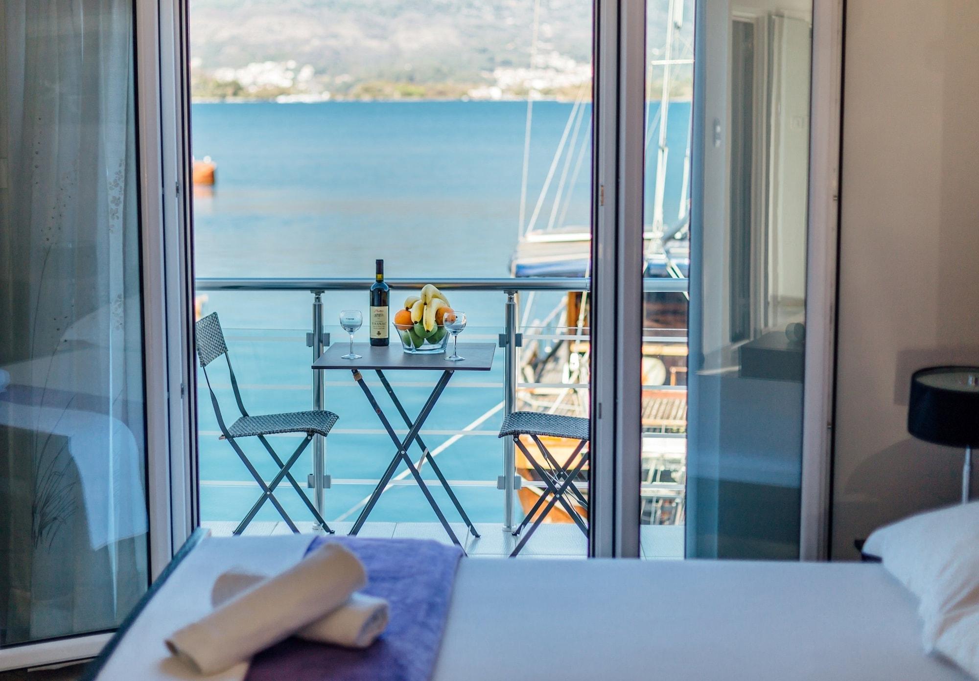 Apartments Monet Tivat Bagian luar foto