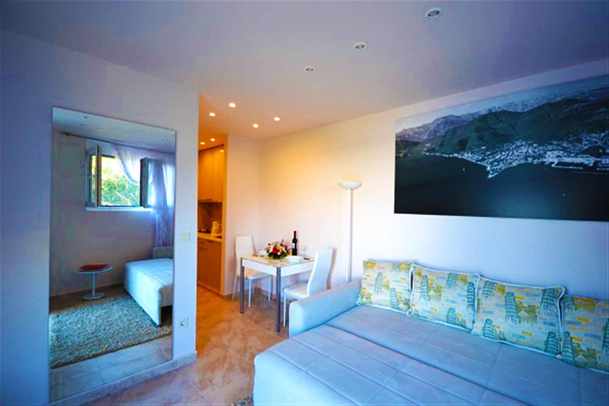 Apartments Monet Tivat Bagian luar foto