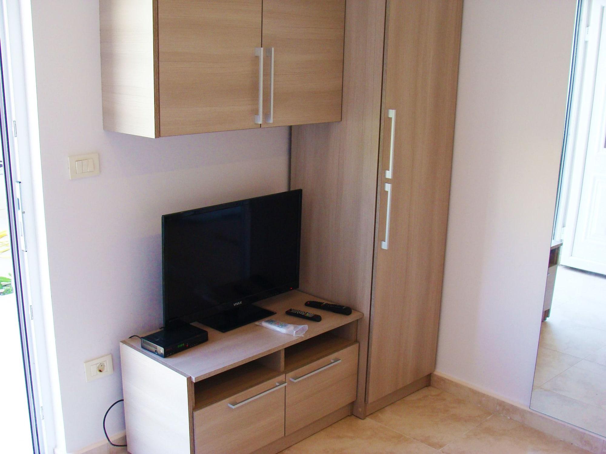 Apartments Monet Tivat Bagian luar foto
