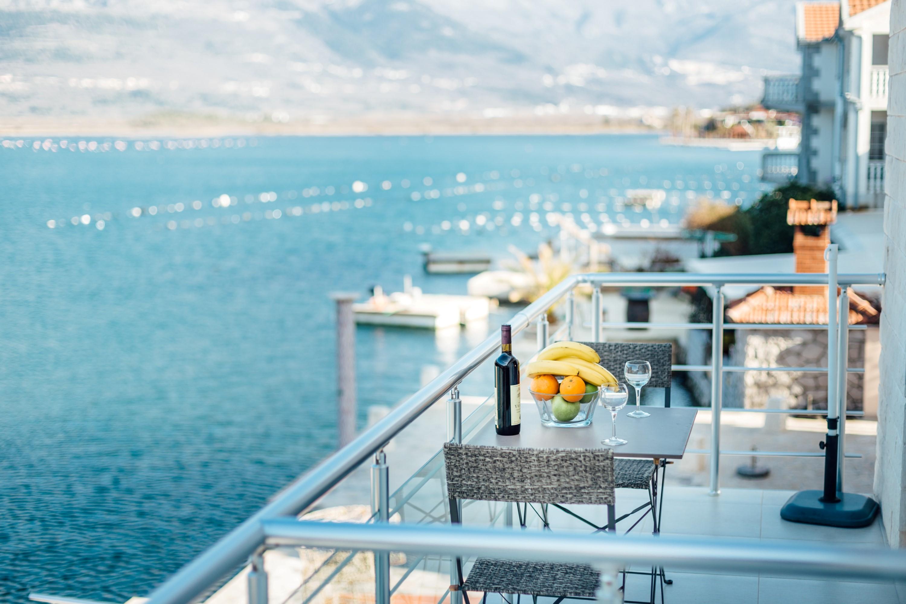 Apartments Monet Tivat Bagian luar foto