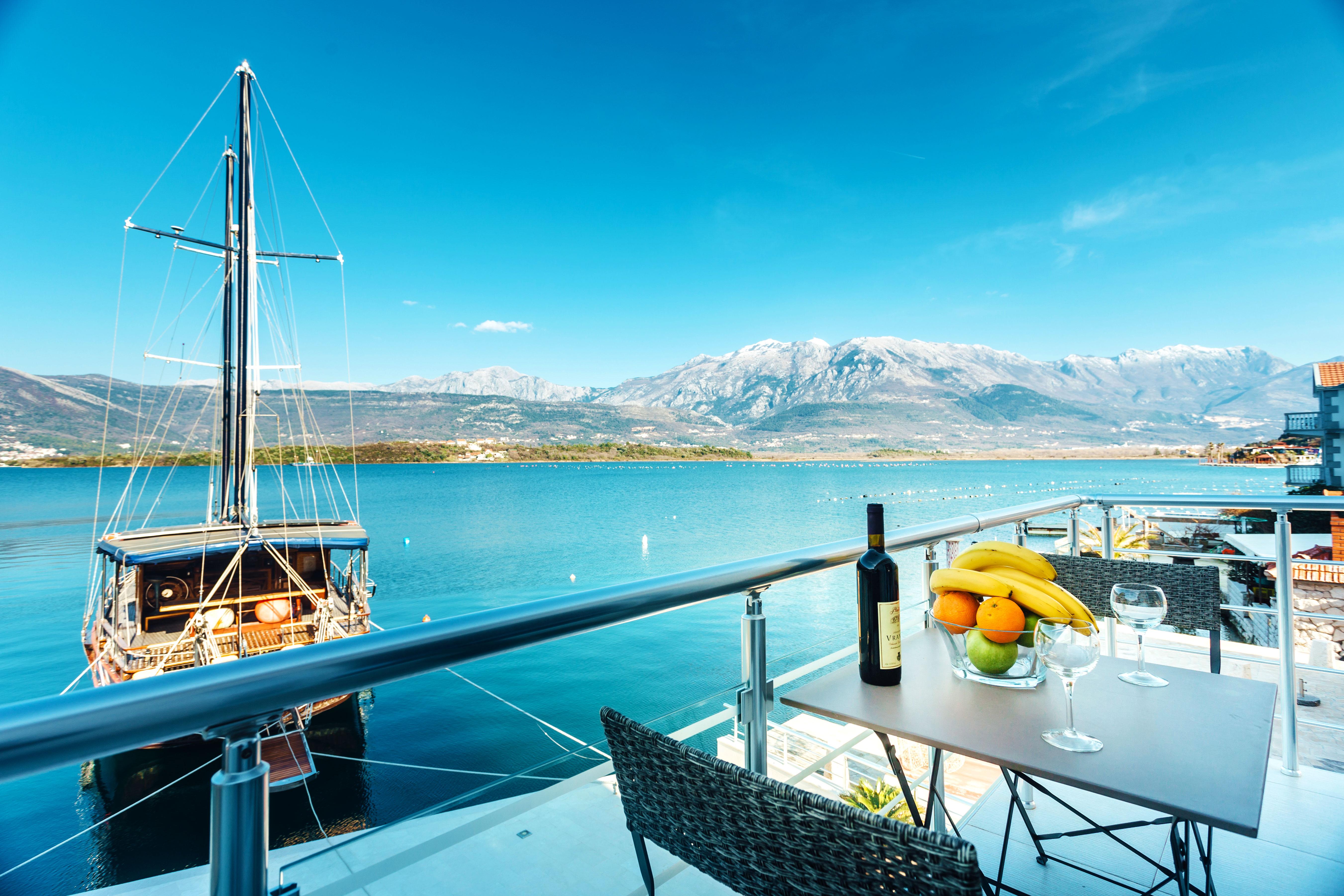 Apartments Monet Tivat Bagian luar foto