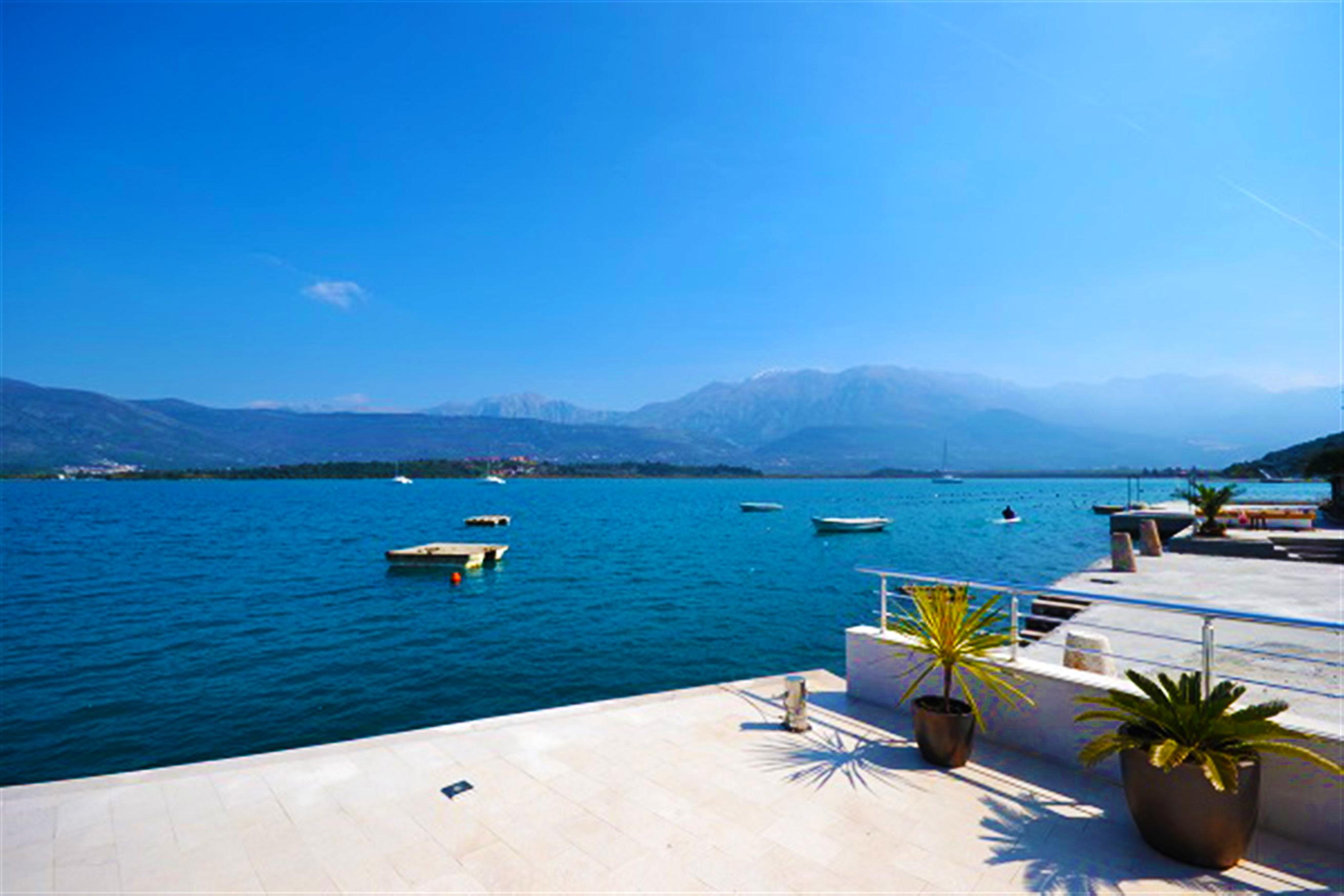 Apartments Monet Tivat Bagian luar foto