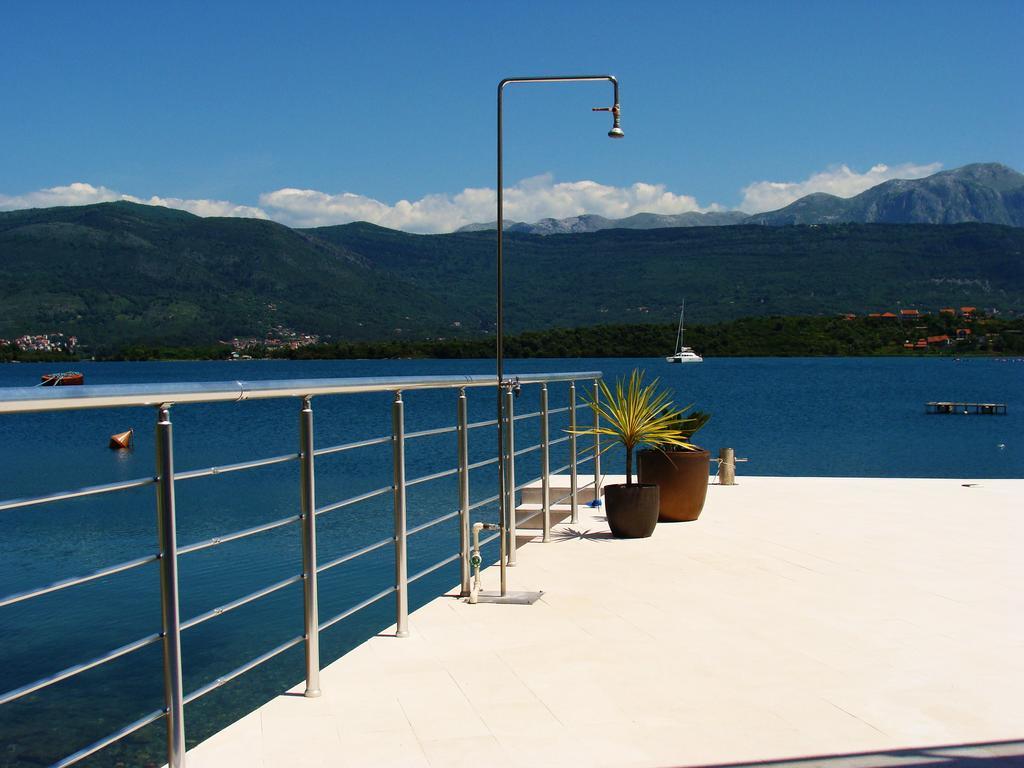 Apartments Monet Tivat Bagian luar foto