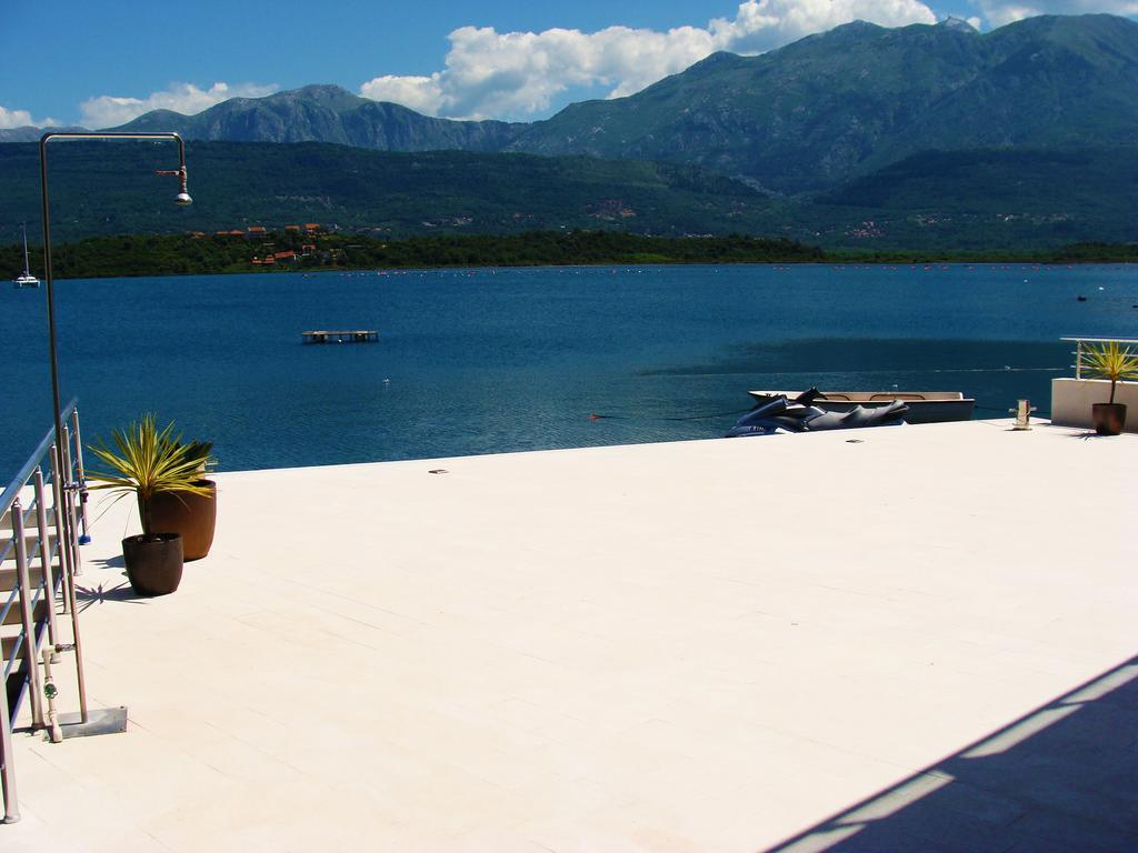 Apartments Monet Tivat Bagian luar foto