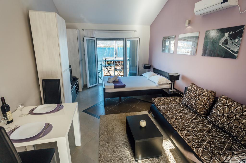 Apartments Monet Tivat Bagian luar foto