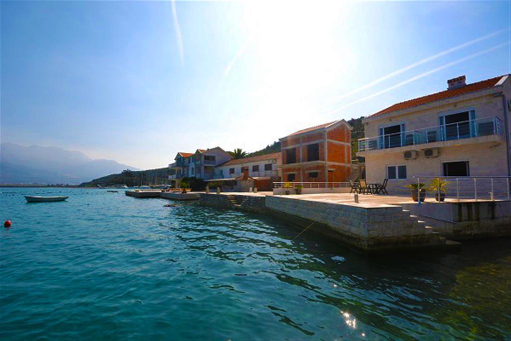 Apartments Monet Tivat Bagian luar foto